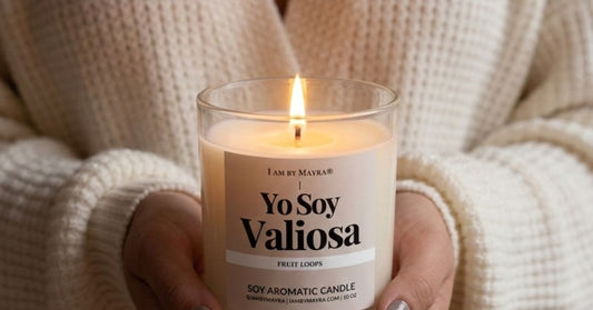 Vela de soja Yo Soy Valiosa encendida  para intencionar una vela paso a paso